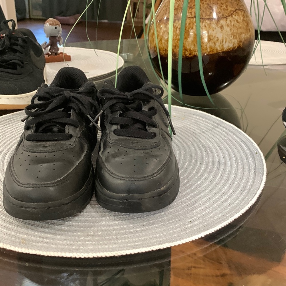 Boys black Air-force Ones size 1 in like new
